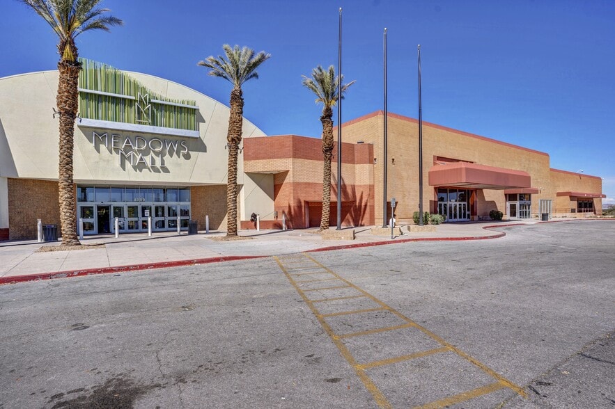 More Photos Of 4000 Meadows Ln, Las Vegas Department Store For Sale