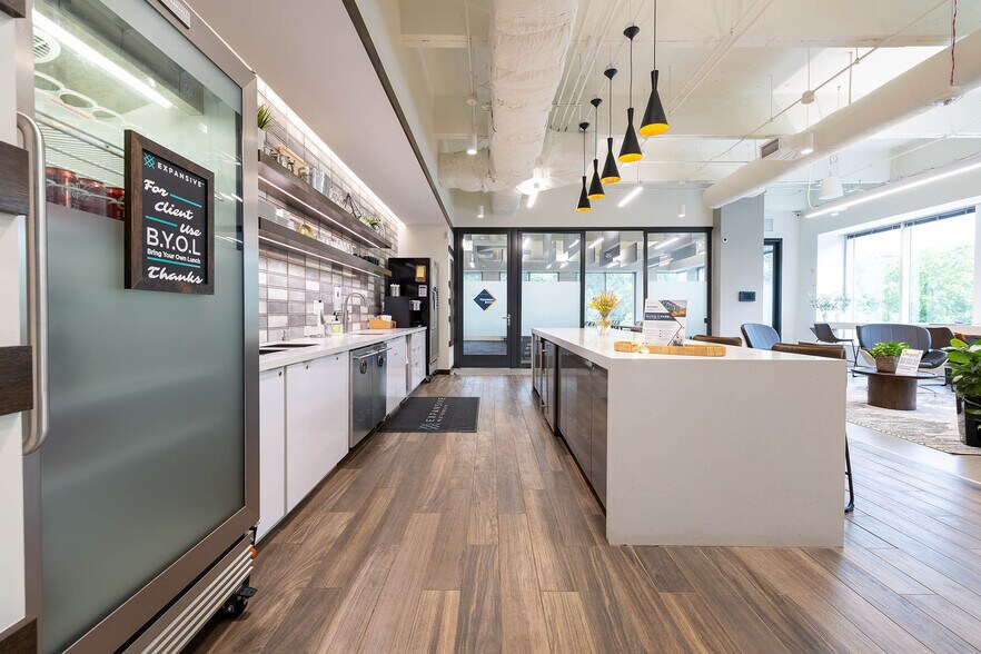 More Photos Of 121 Perimeter Ctr W, Atlanta Coworking Space