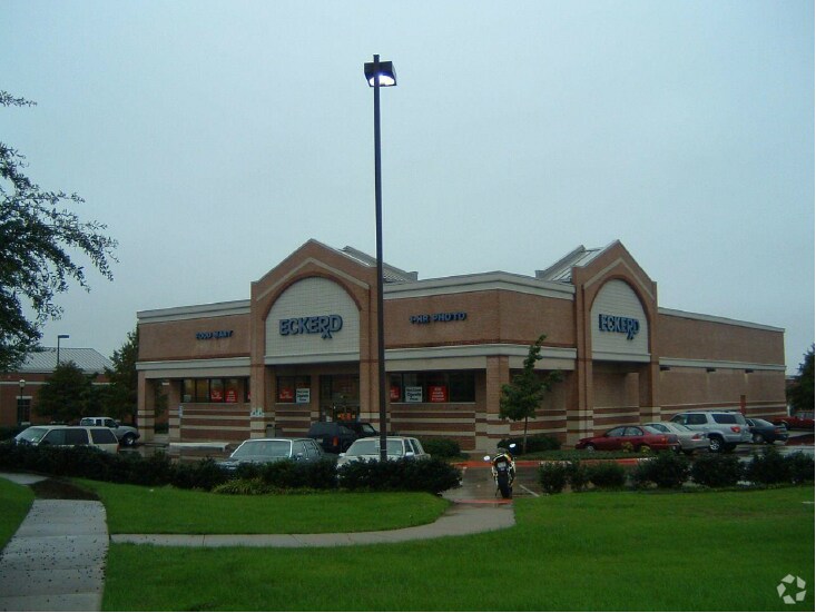 More Photos Of 7835 N MacArthur Blvd, Irving Freestanding For Lease