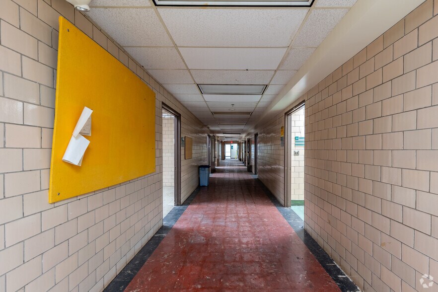 More Photos Of 110 E Warren Ave, Detroit Medical For Lease