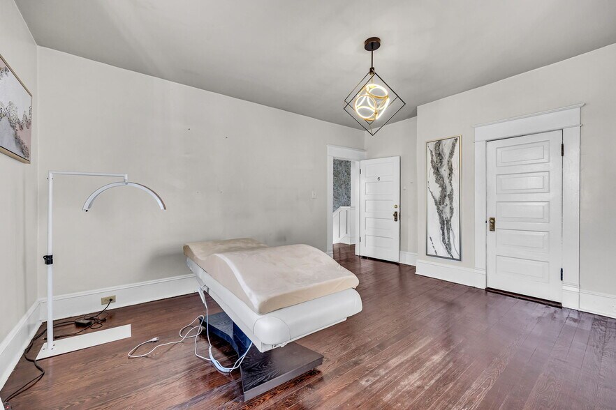 More Photos Of 126 S Spruce St, Winston-Salem Office Residential For Sale