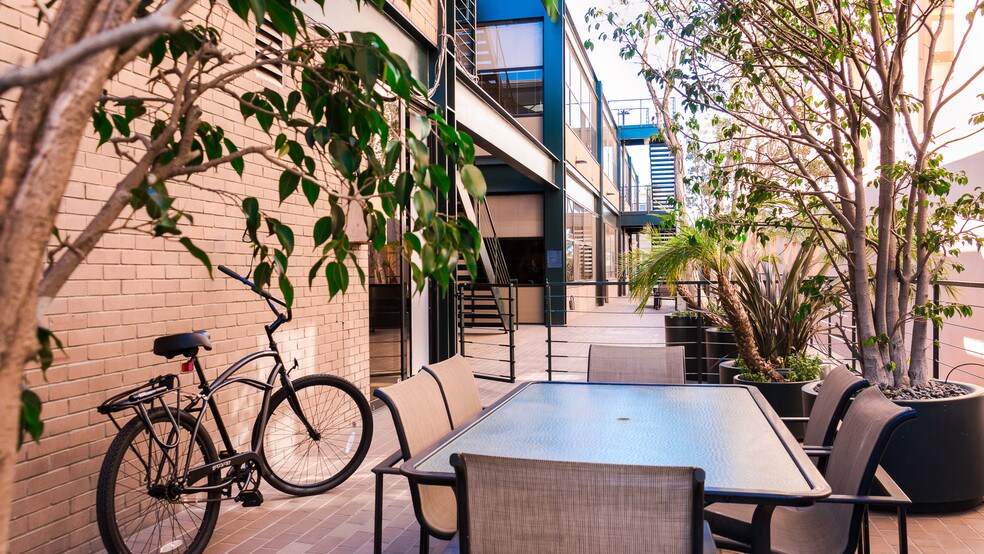 More Photos Of 3015 Main St, Santa Monica Loft Creative Space For Lease