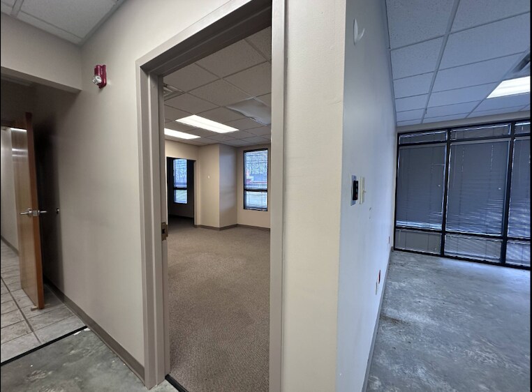 More Photos Of 2400 S Main St, Corbin Flex For Sale