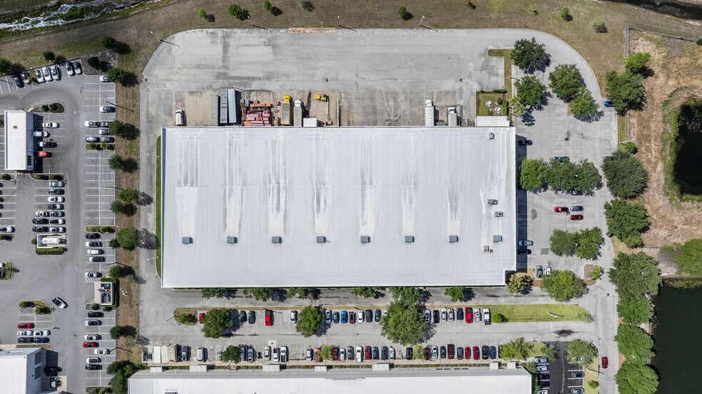 More Photos Of 2242 W Taft Vineland Rd, Orlando Industrial For Sale