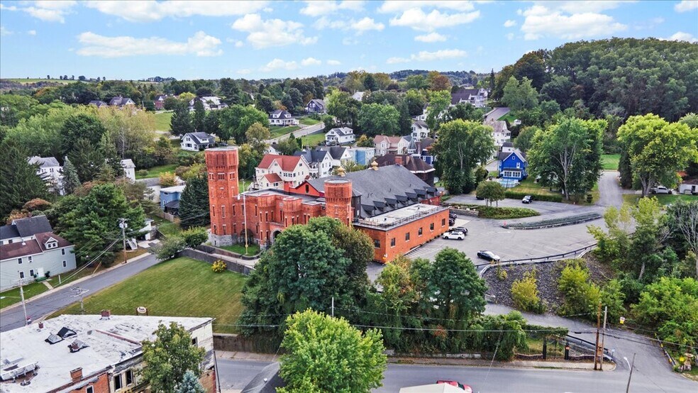 More Photos Of 49 Florida Ave, Amsterdam Hospitality For Sale