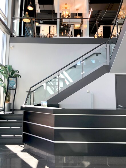 More Photos Of 20700 Rte Transcanadienne, Montréal Warehouse For Sale