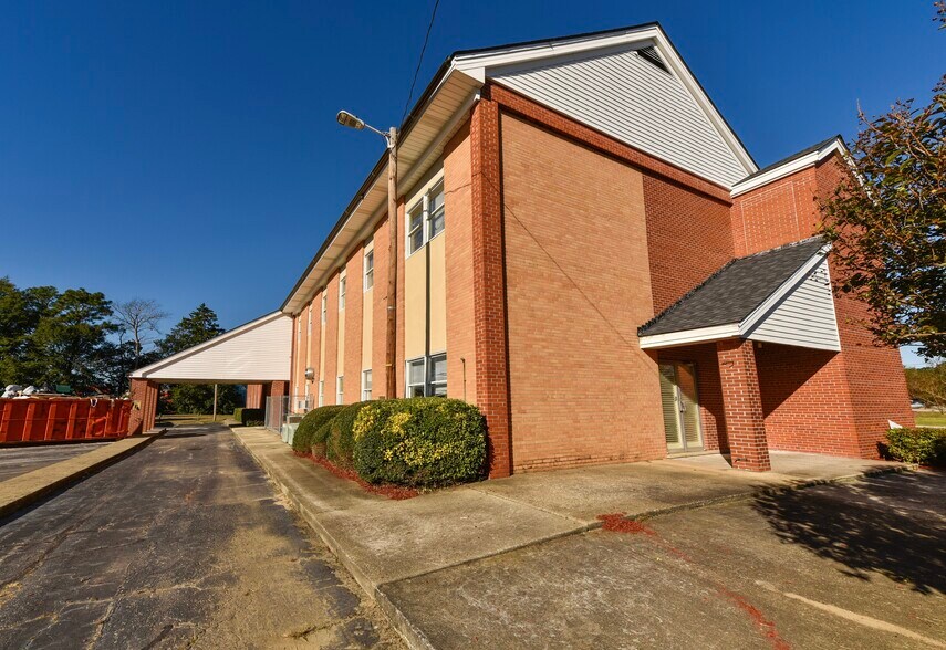 More Photos Of 3901 Raeford Rd, Fayetteville Religious Facility For Lease