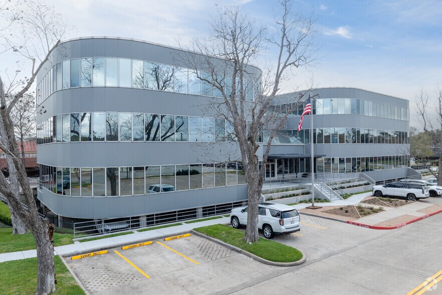 More Photos Of 8955 Katy Fwy, Houston Office For Lease