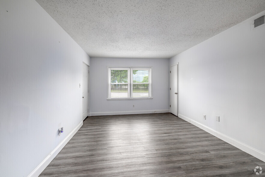 More Photos Of 2607 Cedarhurst Dr, Charlotte Apartments For Sale