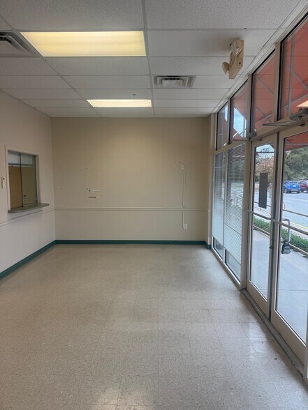 More Photos Of 38394 DuPont Blvd, Selbyville General Retail For Lease