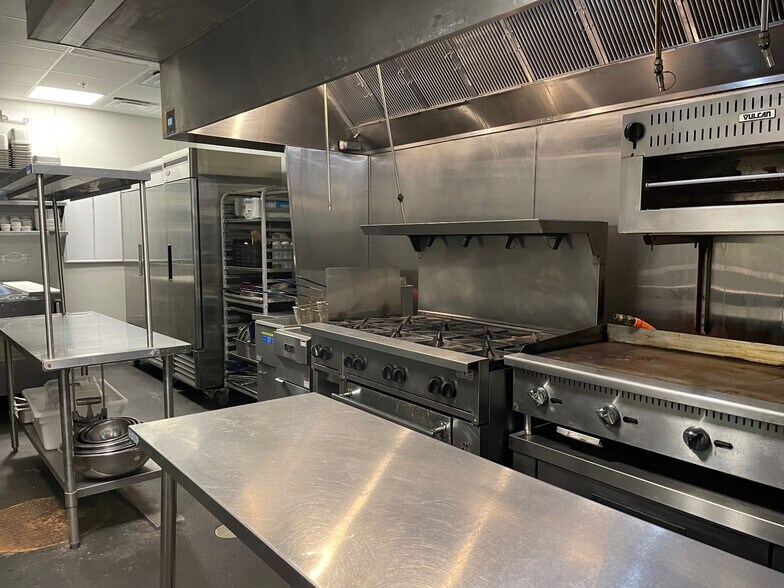 More Photos Of 412 Cleveland St, Clearwater Restaurant For Lease