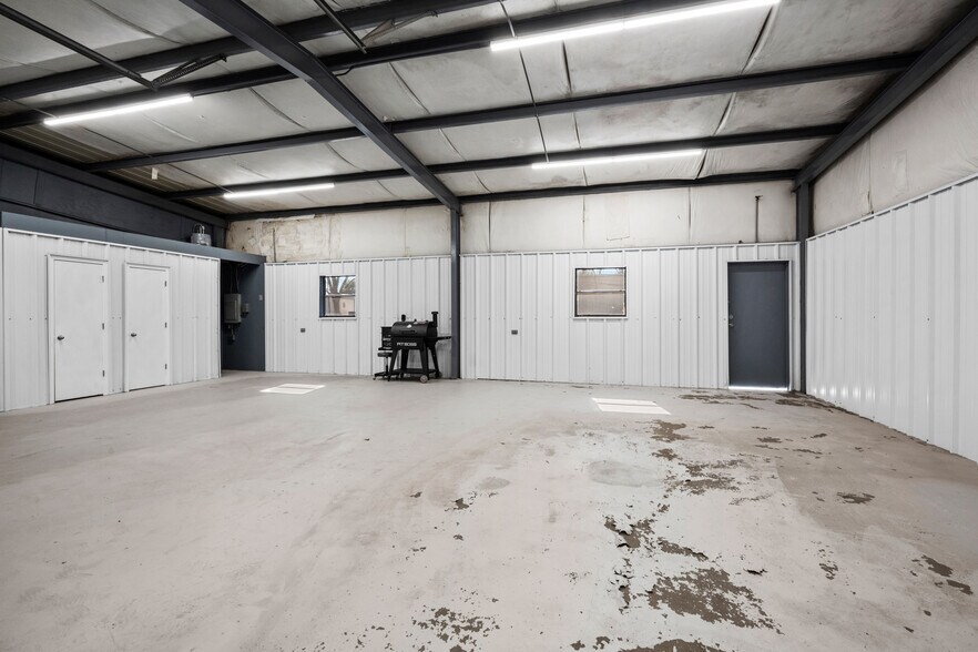 More Photos Of 407 S Home St, Corrigan Auto Dealership For Lease