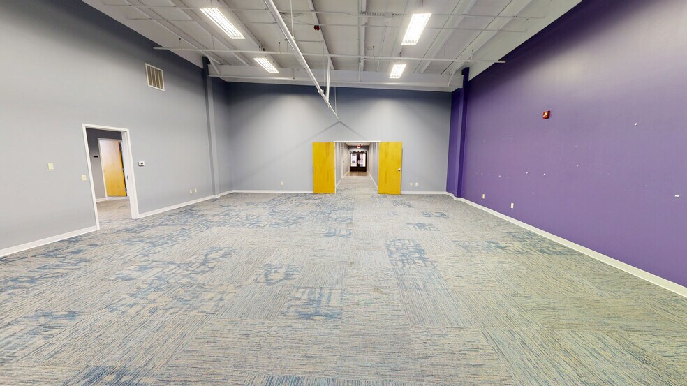 More Photos Of 5506 Walsh Ln, Rogers Office For Lease