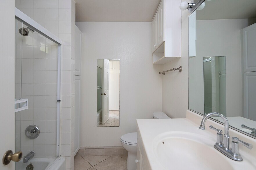 More Photos Of 7409-7415 Eads Ave, La Jolla Apartments For Sale