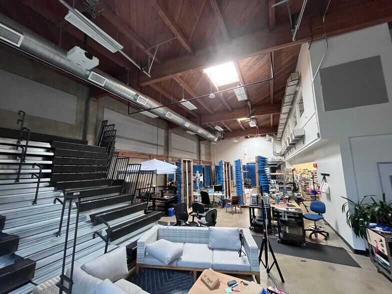 More Photos Of 114 Hazel St, Redwood City Research And Development For Lease