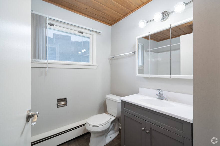 More Photos Of 211 N Lincolnway, North Aurora Apartments For Sale