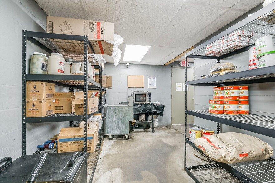 More Photos Of 617 S Washington St, New Paris Bar For Sale