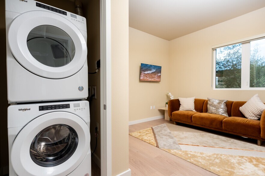 More Photos Of 1511 N Fairfax Ave, Los Angeles Apartments For Lease
