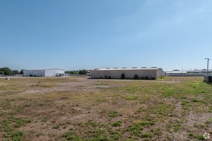 More Photos Of 705 Industrial Loop, Breckenridge Manufacturing For Lease