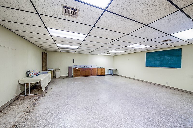 More Photos Of 730 E Eseco Rd, Cushing Warehouse For Sale