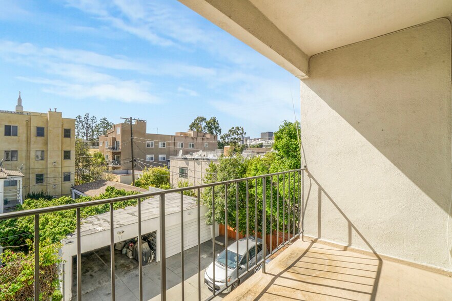 More Photos Of 1677 Westholme Ave, Los Angeles Apartments For Sale
