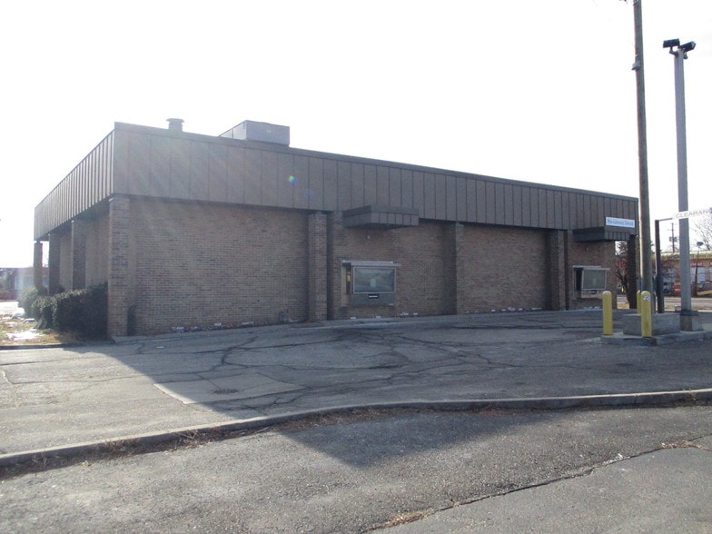 More Photos Of 12300 Morang Rd, Detroit Bank For Lease