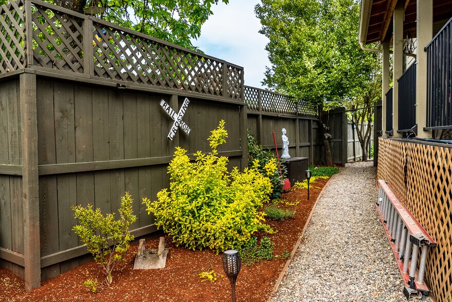 More Photos Of 236 SE Stephens St, Roseburg Hospitality For Sale