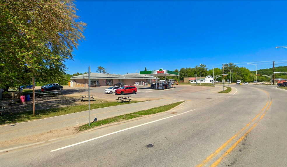 More Photos Of 175 Ch De La Chute, Mansfield-et-Pontefract Service Station For Sale