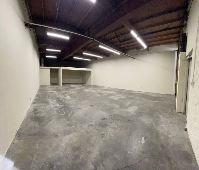 More Photos Of 11062-11076 Mercantile Ave, Stanton Service For Lease