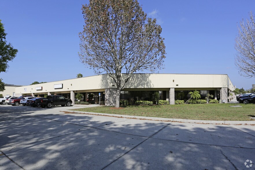More Photos Of 418-544 Interstate Ct, Sarasota Light Distribution For Lease