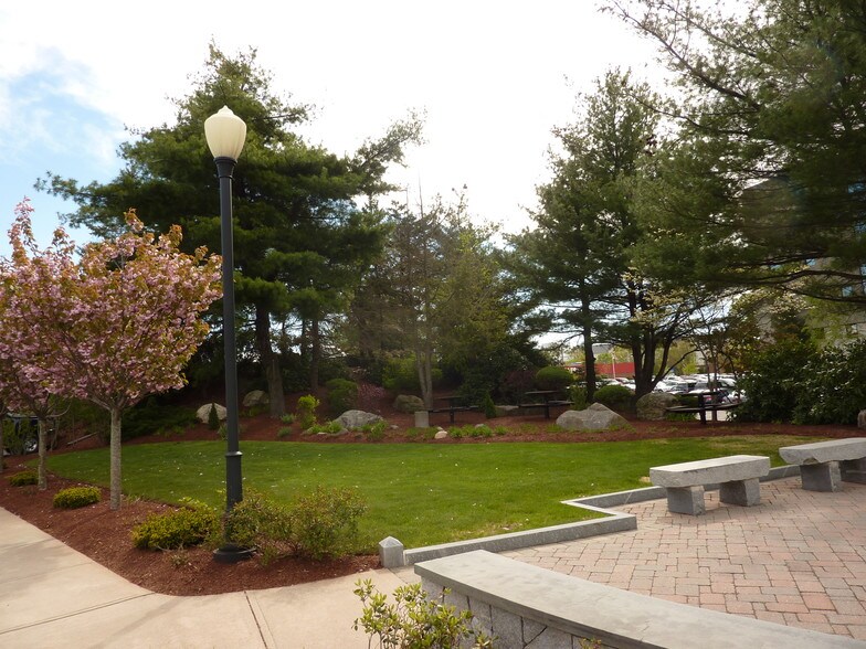 More Photos Of 400 W Cummings Park, Woburn Office For Lease