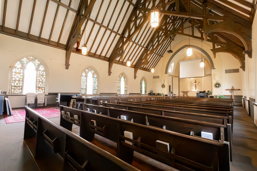More Photos Of 309 N Broad St, Grove City Religious Facility For Sale