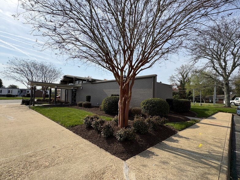 More Photos Of 6035 George Washington Mem Hwy, Yorktown Bank For Sale