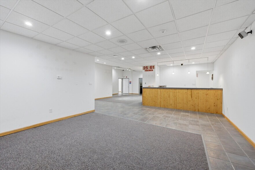 More Photos Of 525 Oakland Ave, Berlin Flex For Sale