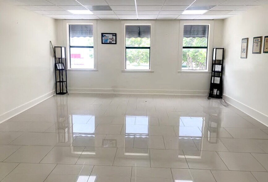 More Photos Of 219 N 21st Ave, Hollywood Storefront Retail Office For Sale