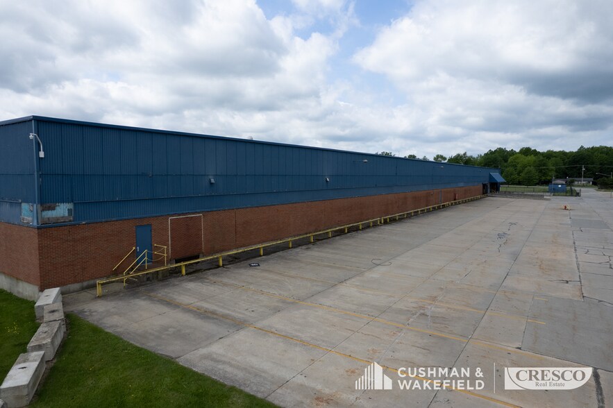More Photos Of 6800 Center Rd, Ashtabula Warehouse For Lease