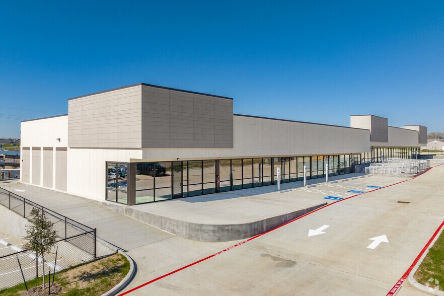 Primary Photo Of 2600 Becker Dr, Brenham Storefront Retail Office For Lease
