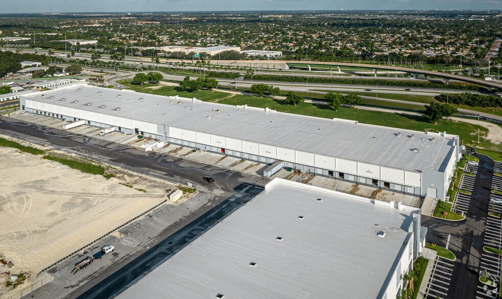 More Photos Of 1720-1738 NW 215th St, Miami Gardens Warehouse For Lease