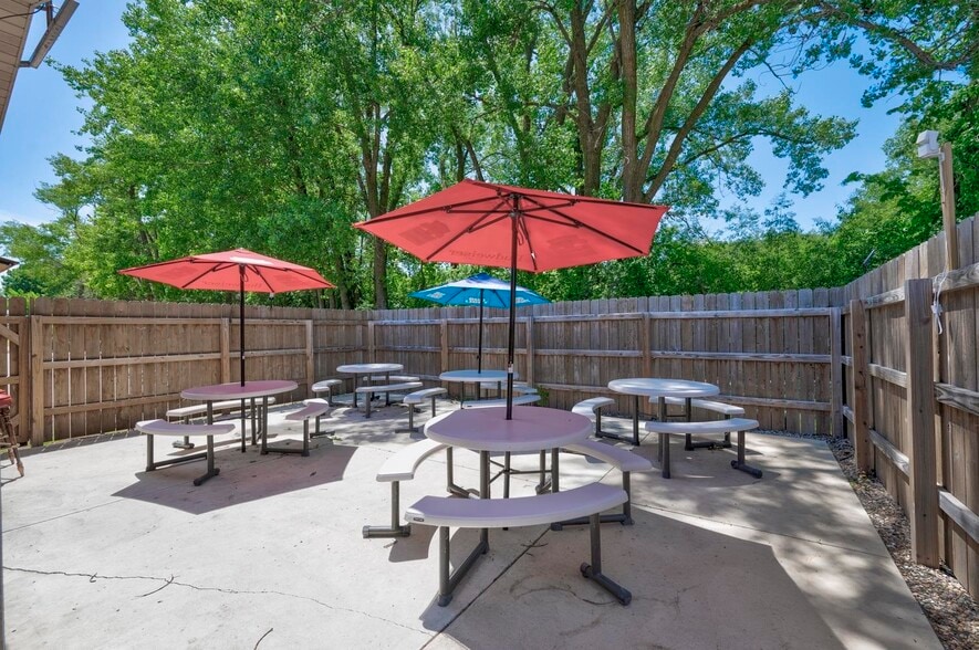 More Photos Of 100 Hill Ave, Spirit Lake Restaurant For Sale