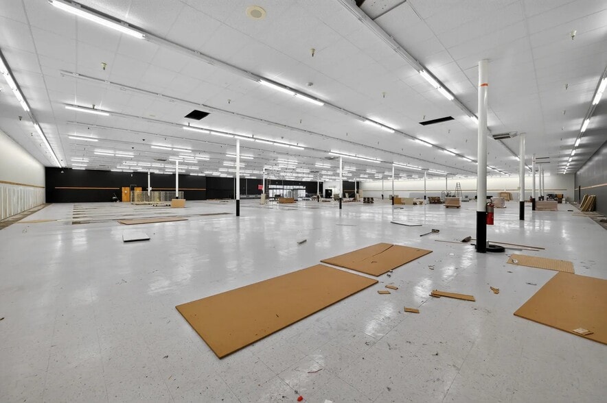 More Photos Of 28 Whites Crossing Plaza, Whiteville General Retail For Sale