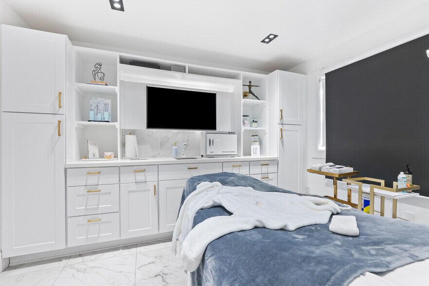 More Photos Of 4150 SW 110th Ave, Beaverton Office For Sale