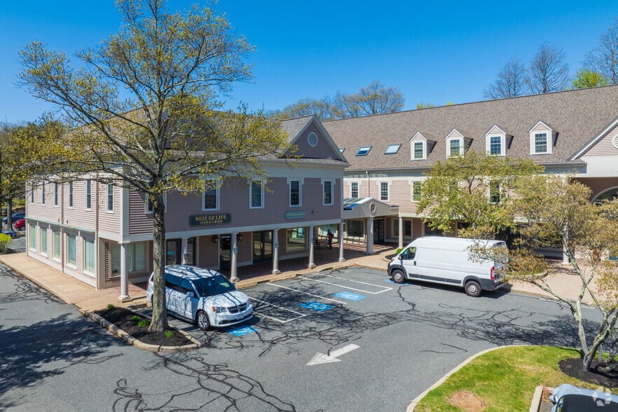 More Photos Of 74-76 Bedford St, Lexington Office For Lease