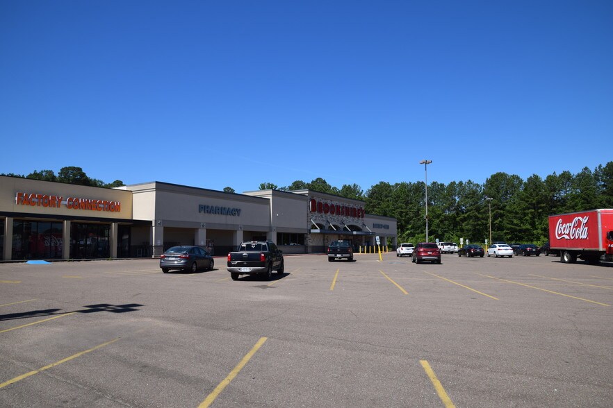 More Photos Of 1629 E Main St, Magnolia General Retail For Sale