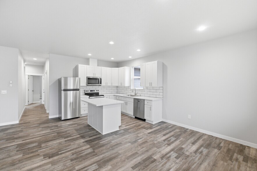 More Photos Of 1230 49th Ave, Sweet Home Multifamily For Sale