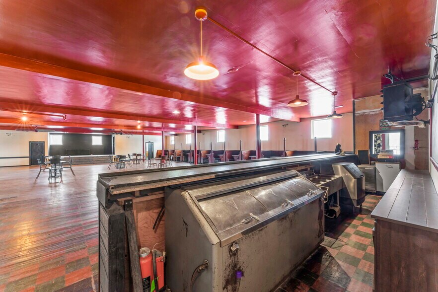 More Photos Of 105 Holbert Stretch, Dilliner Bar For Sale
