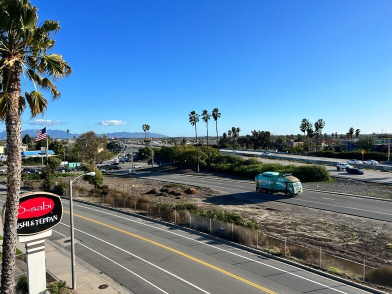 More Photos Of 5700 Moon Dr, Ventura Office For Sale