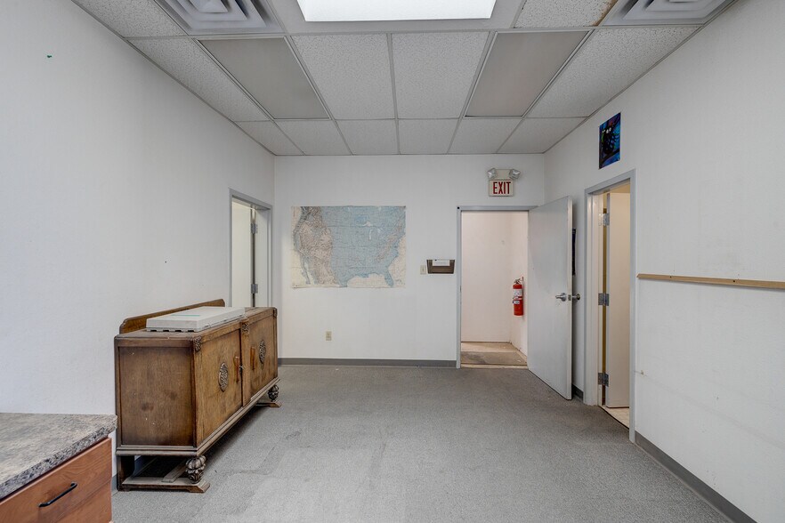 More Photos Of 5461 Arville St, Las Vegas Warehouse For Lease
