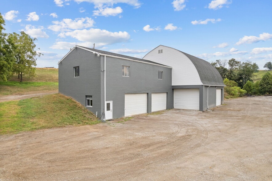 More Photos Of 797 Carlton Dr, Bentleyville Warehouse For Lease