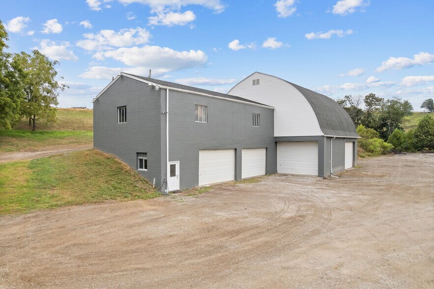 More Photos Of 797 Carlton Dr, Bentleyville Warehouse For Lease