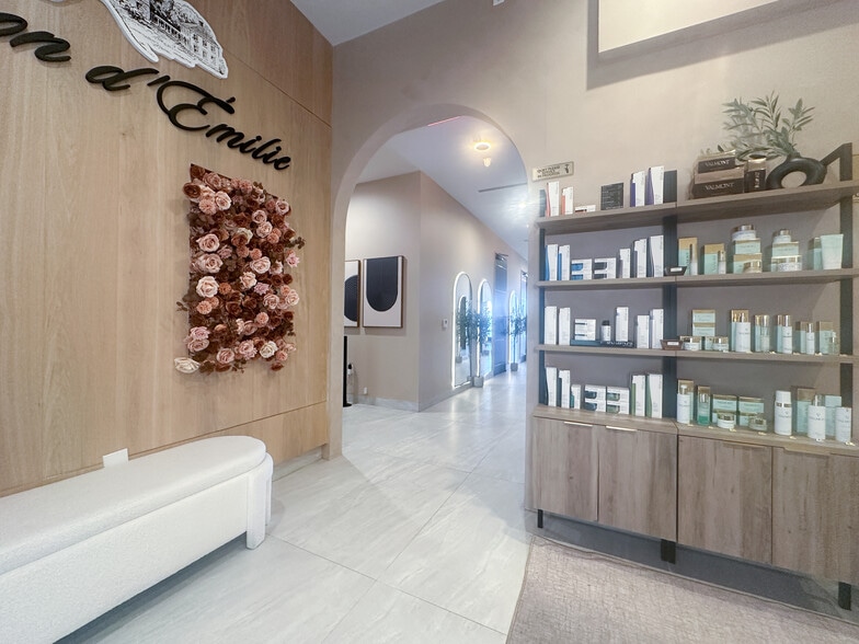 More Photos Of 7225 Melrose Ave, Los Angeles Medical For Lease